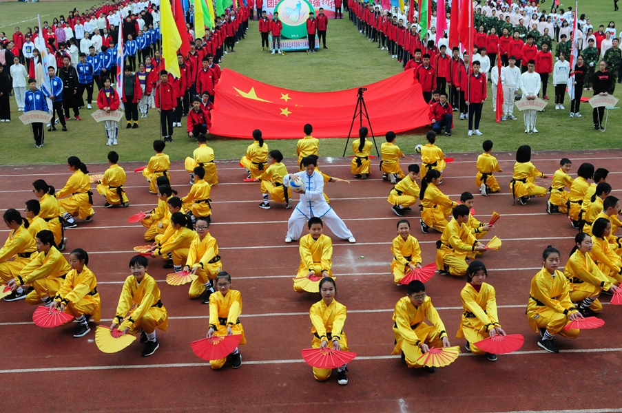 德外舉行第十六屆體育文化藝術節(jié)暨第十九屆秋季運動會_副本.jpg
