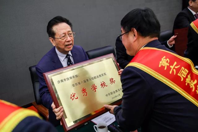 黃炎培職業(yè)教育獎揭曉，向獲獎?wù)咦ＹR！